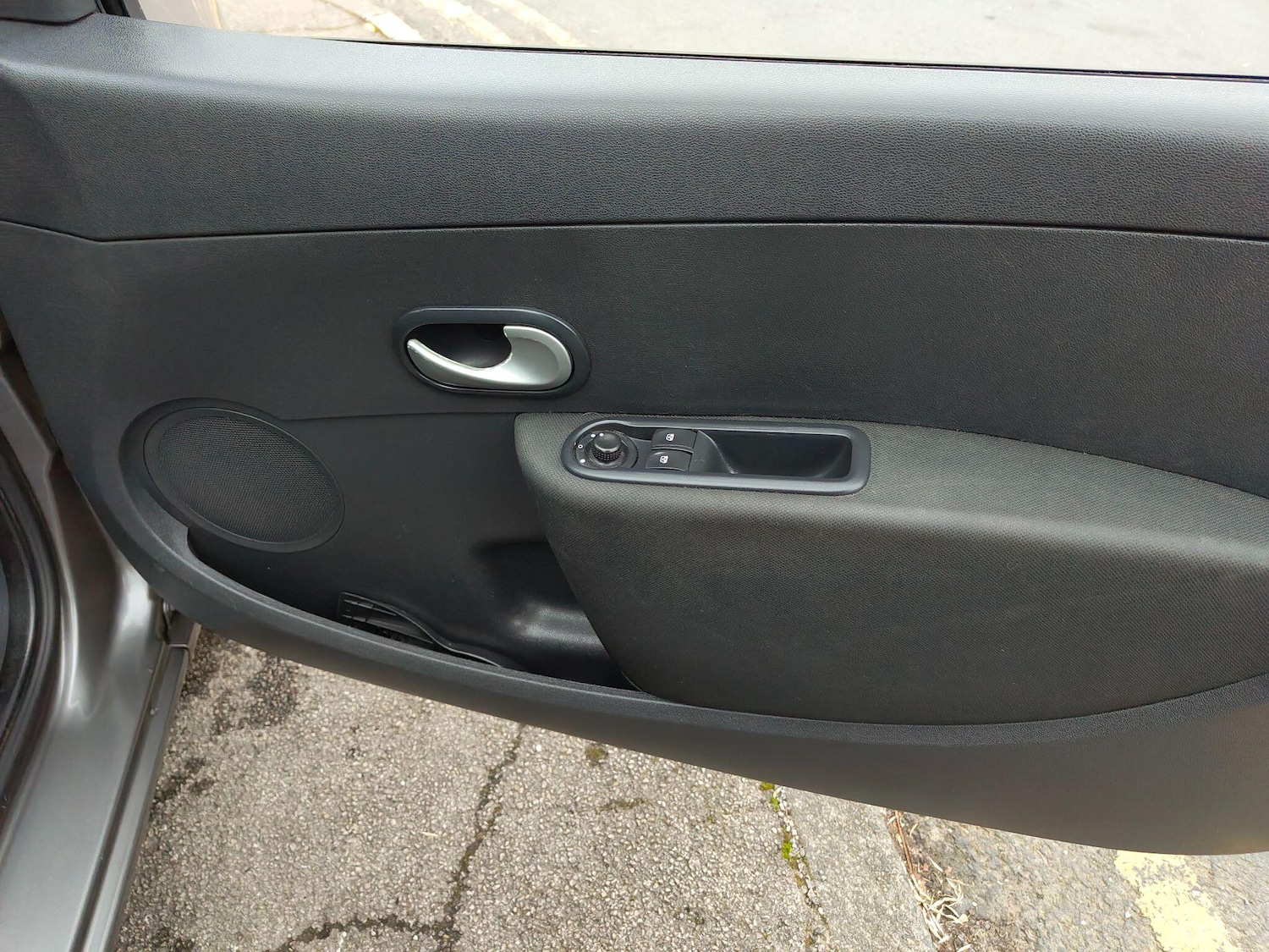 Used Renault Clio 2010 for sale - 77598305: Photo 38