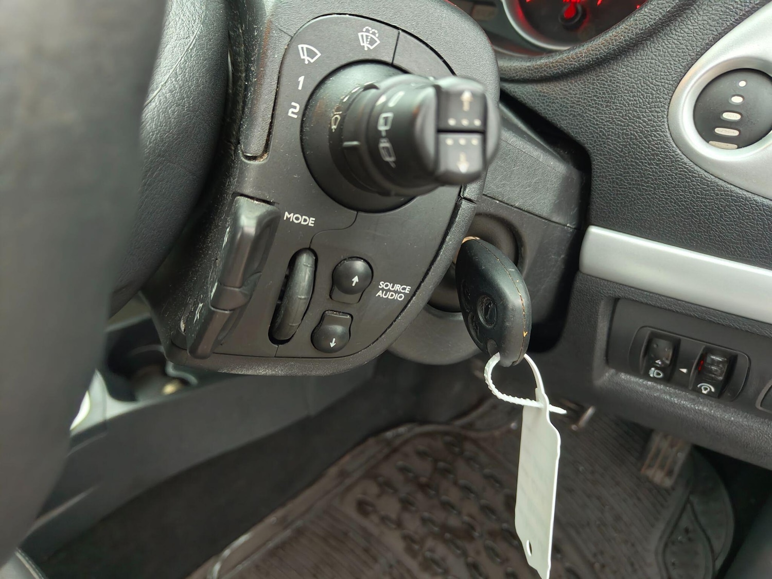 Used Renault Clio 2010 for sale - 77598305: Photo 40