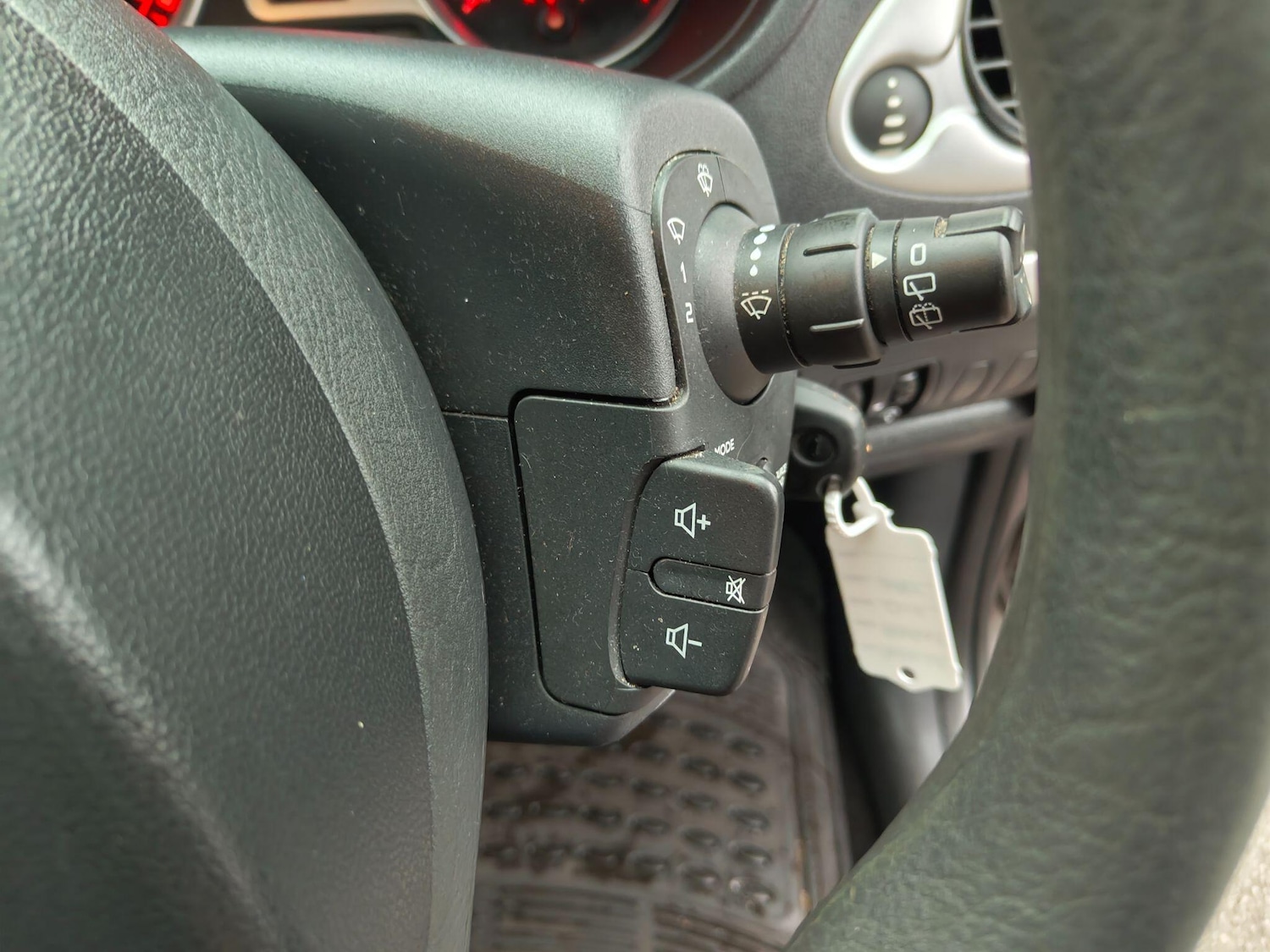 Used Renault Clio 2010 for sale - 77598305: Photo 41