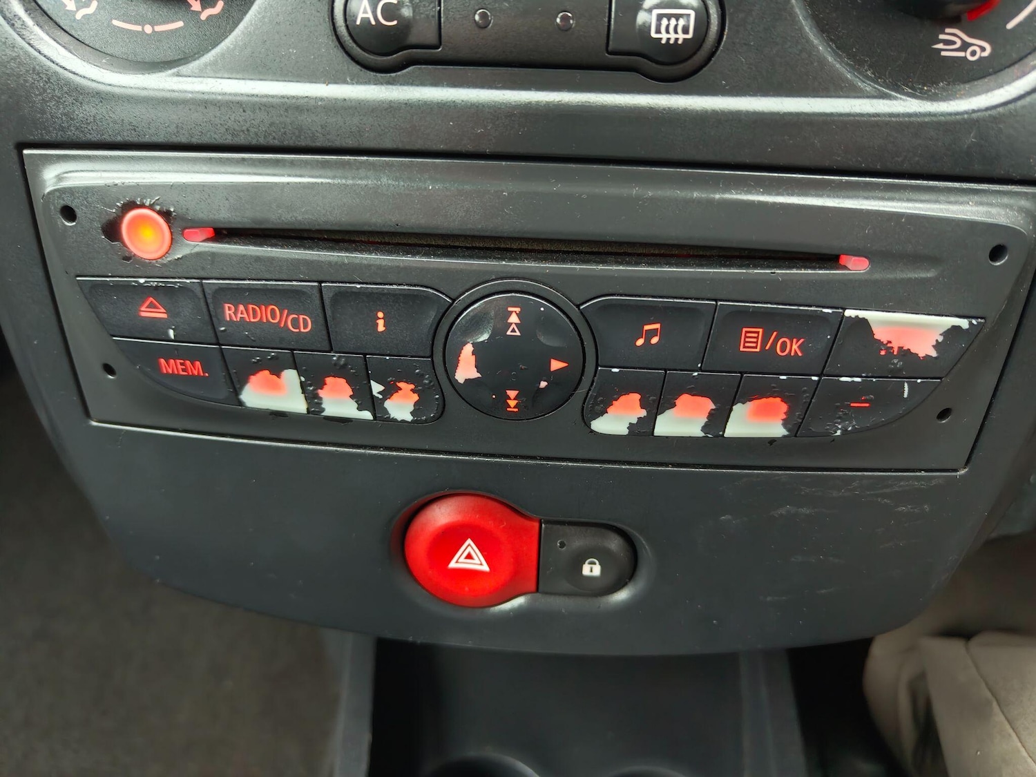 Used Renault Clio 2010 for sale - 77598305: Photo 47