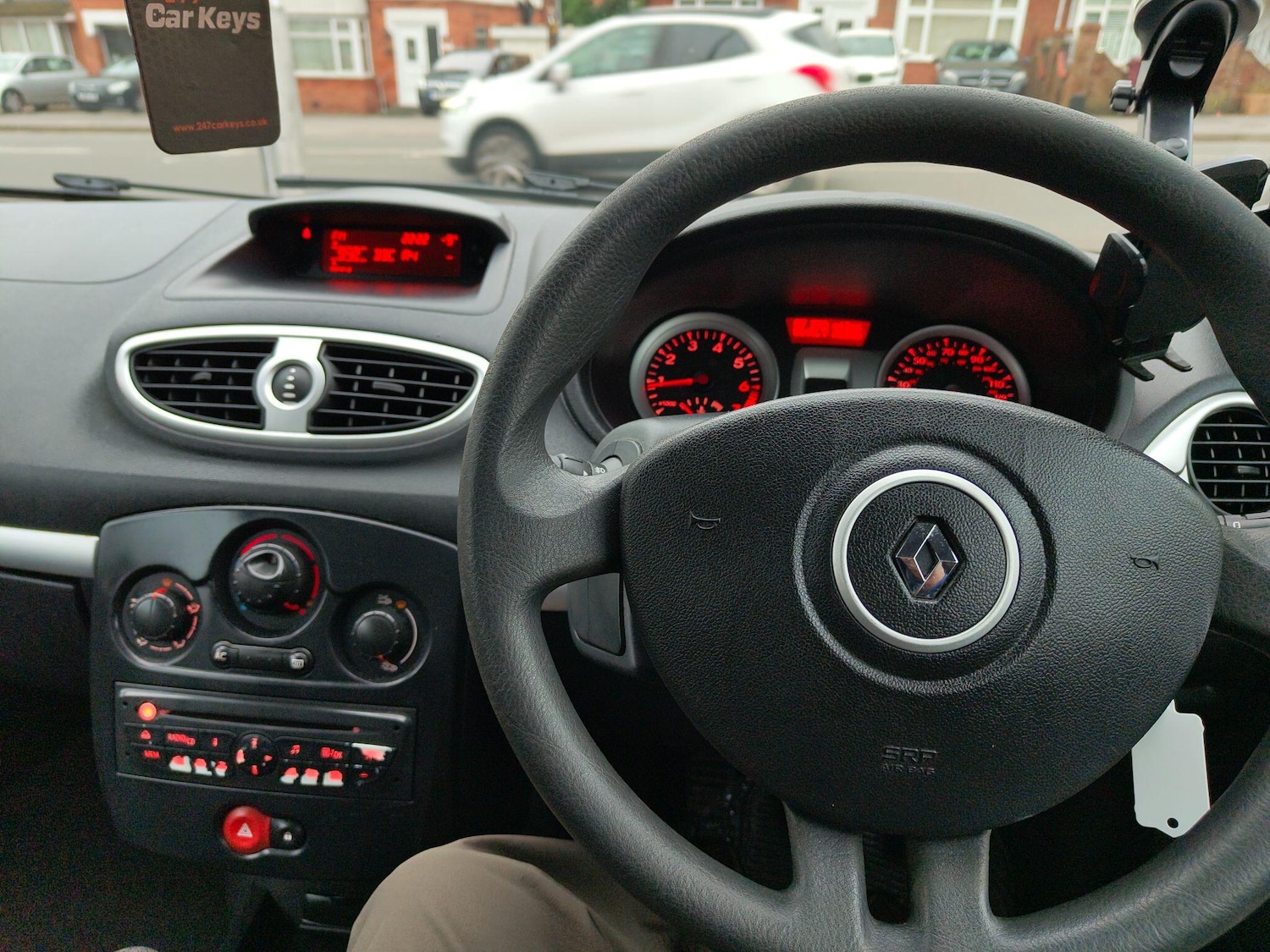 Used Renault Clio 2010 for sale - 77598305: Photo 51