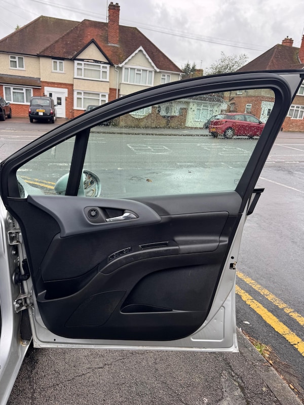 Used Vauxhall Meriva 2010 for sale - 76060775: Photo 41