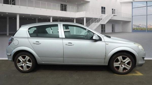 Used Vauxhall Astra 2010 for sale - 77144438: Photo 10