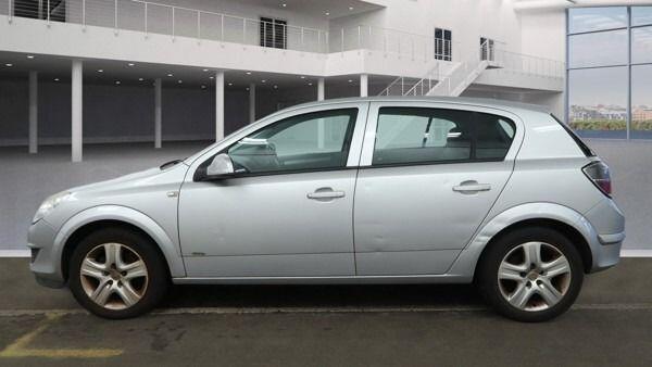 Used Vauxhall Astra 2010 for sale - 77144438: Photo 12
