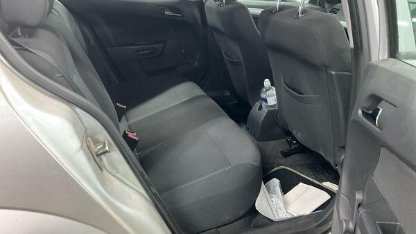 Used Vauxhall Astra 2010 for sale - 77144438: Photo 17