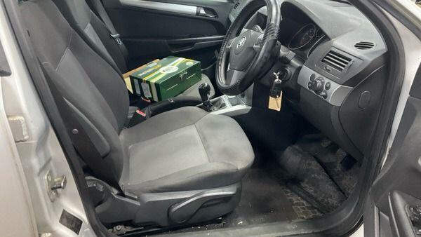 Used Vauxhall Astra 2010 for sale - 77144438: Photo 18