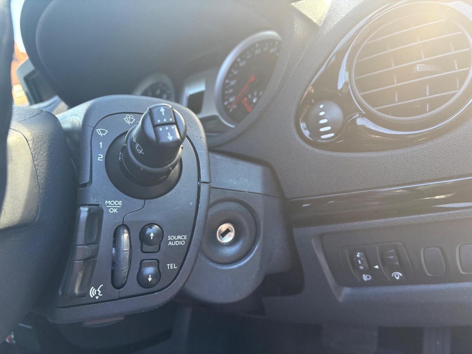 Used Renault Clio 2012 for sale - 76512731: Photo 15