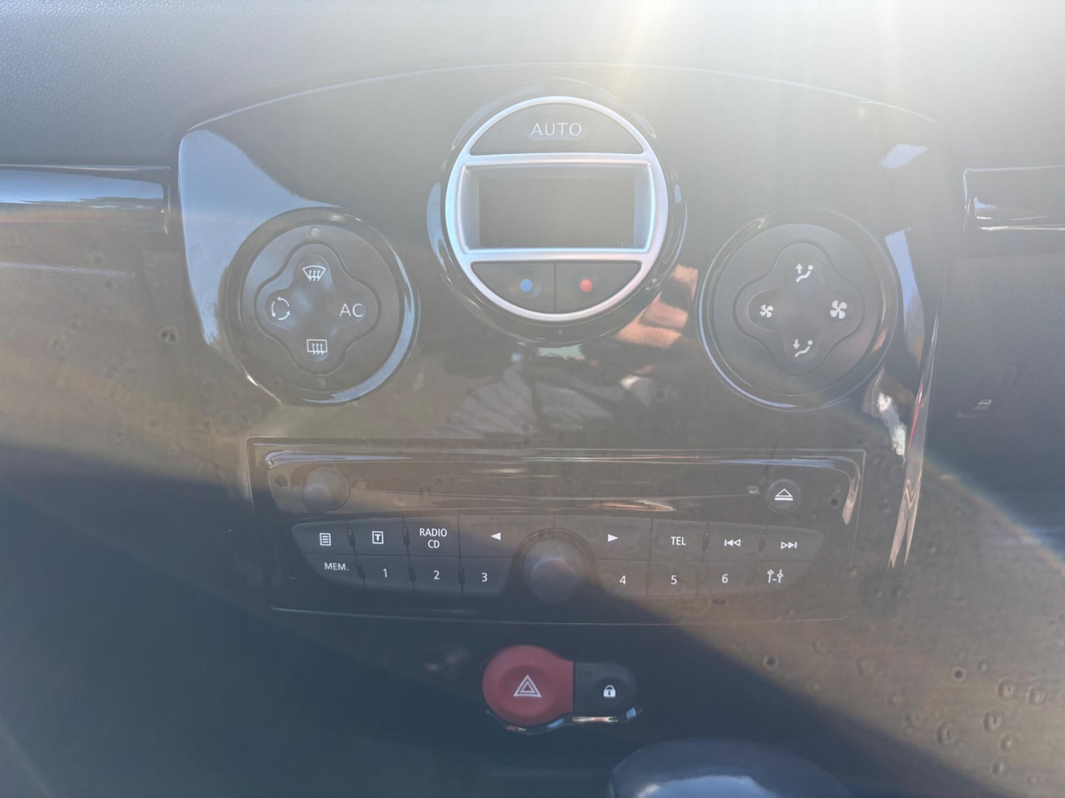 Used Renault Clio 2012 for sale - 76512731: Photo 29