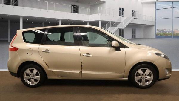 Used Renault Grand Scenic 2011 for sale - 76965254: Photo 10