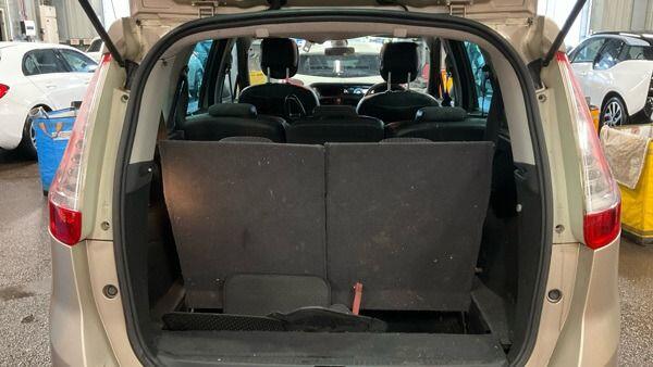 Used Renault Grand Scenic 2011 for sale - 76965254: Photo 21