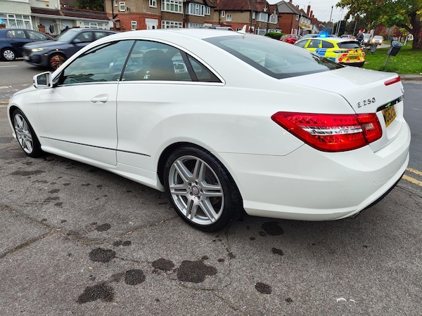 Used Mercedes-Benz E-Class 2012 for sale - 76238983: Photo 5