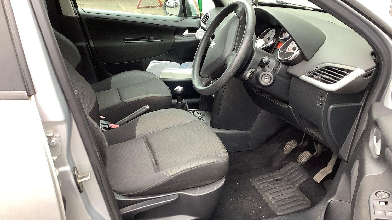 Used Peugeot 207 2009 for sale - 77190463: Photo 13