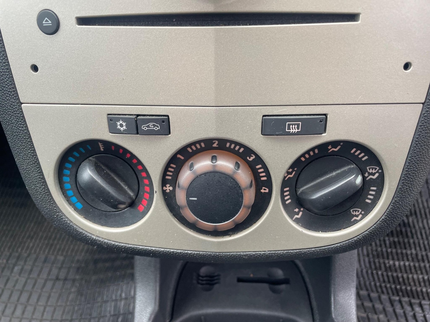 Used Vauxhall Corsa 2007 for sale - 77305626: Photo 31