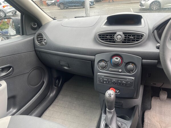 Used Renault Clio 2009 for sale - 74837765: Photo 35
