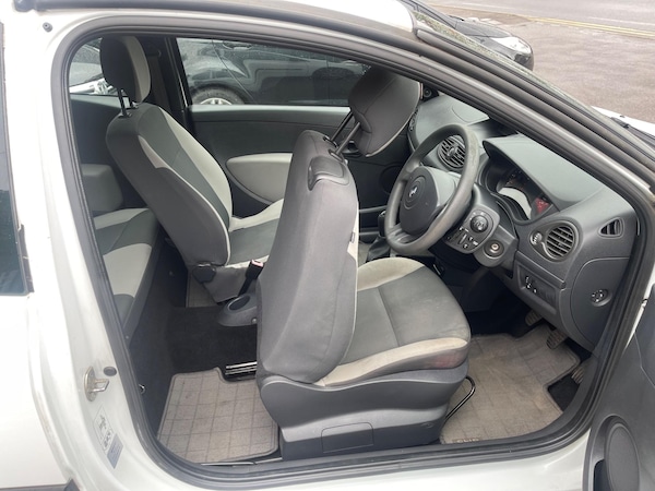 Used Renault Clio 2009 for sale - 74837765: Photo 39