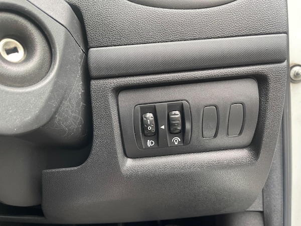 Used Renault Clio 2009 for sale - 74837765: Photo 44