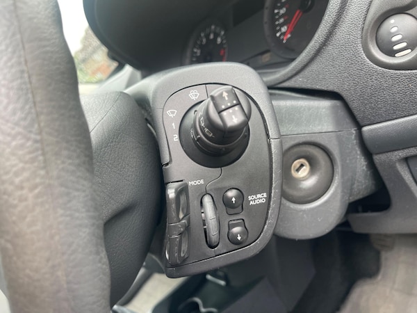 Used Renault Clio 2009 for sale - 74837765: Photo 46