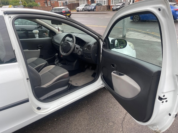 Used Renault Clio 2009 for sale - 74837765: Photo 52