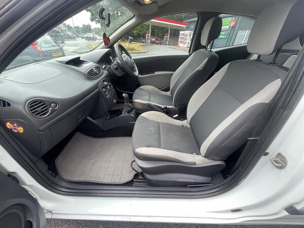 Used Renault Clio 2009 for sale - 74837765: Photo 65