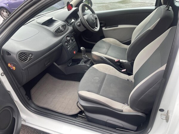 Used Renault Clio 2009 for sale - 74837765: Photo 66
