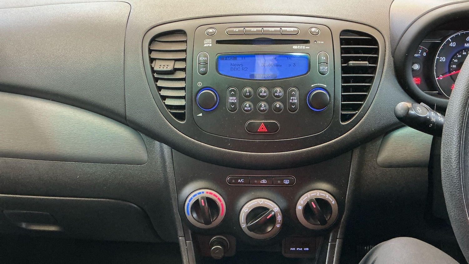 Used Hyundai i10 2012 for sale - 76701588: Photo 19