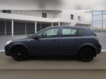 Used Vauxhall Astra 2010 for sale - 76377731: Photo