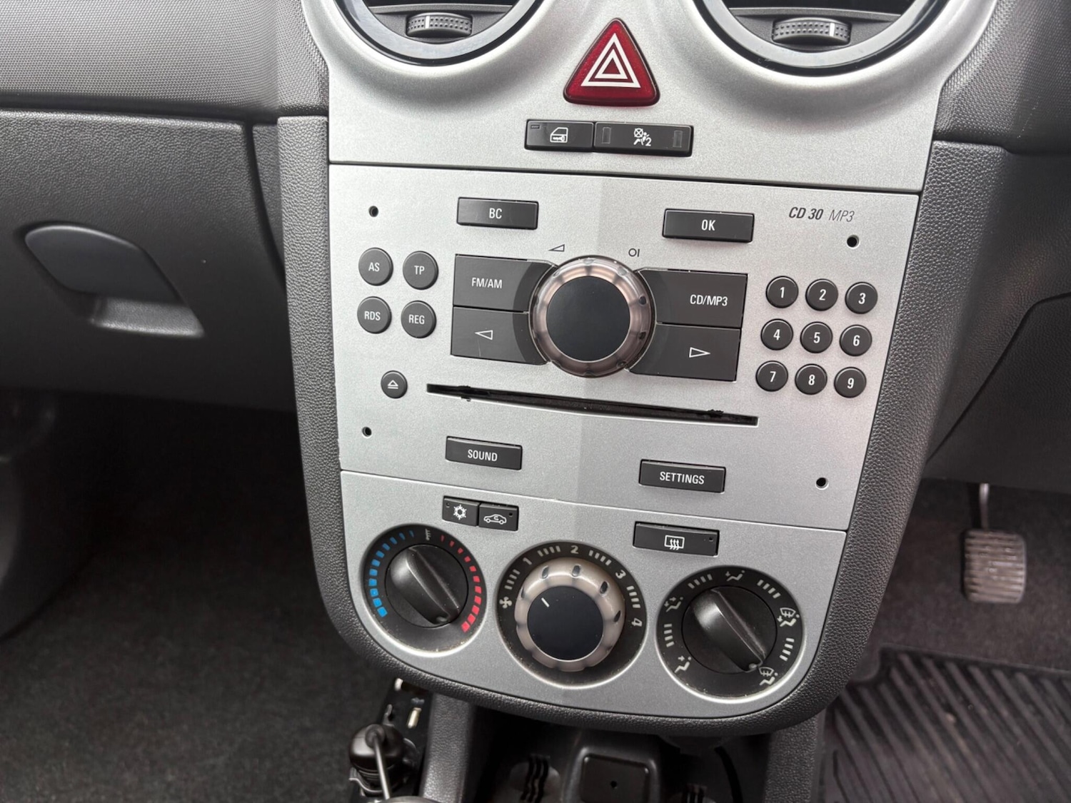 Used Vauxhall Corsa 2011 for sale - 76592266: Photo 24