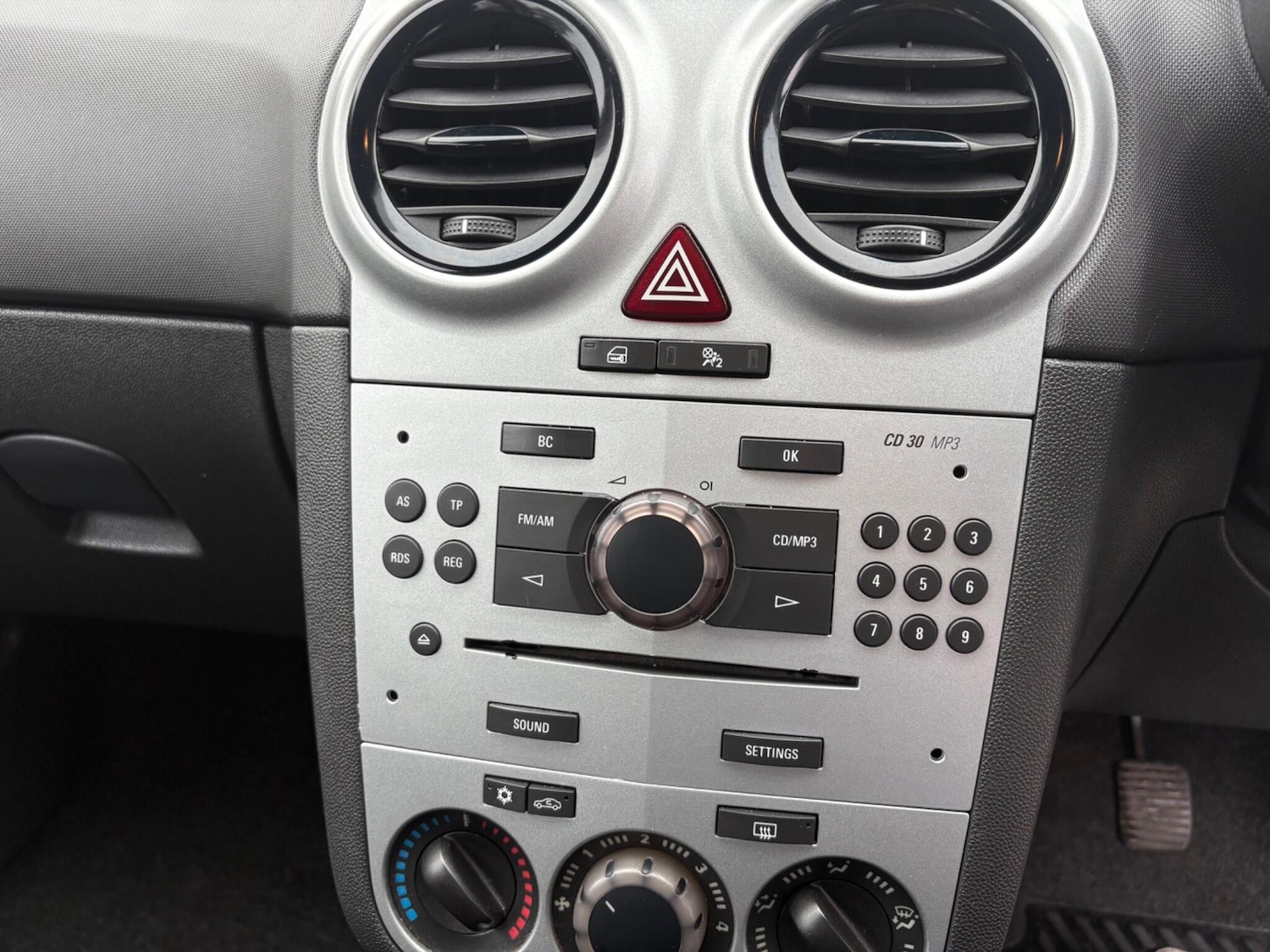 Used Vauxhall Corsa 2011 for sale - 76592266: Photo 25