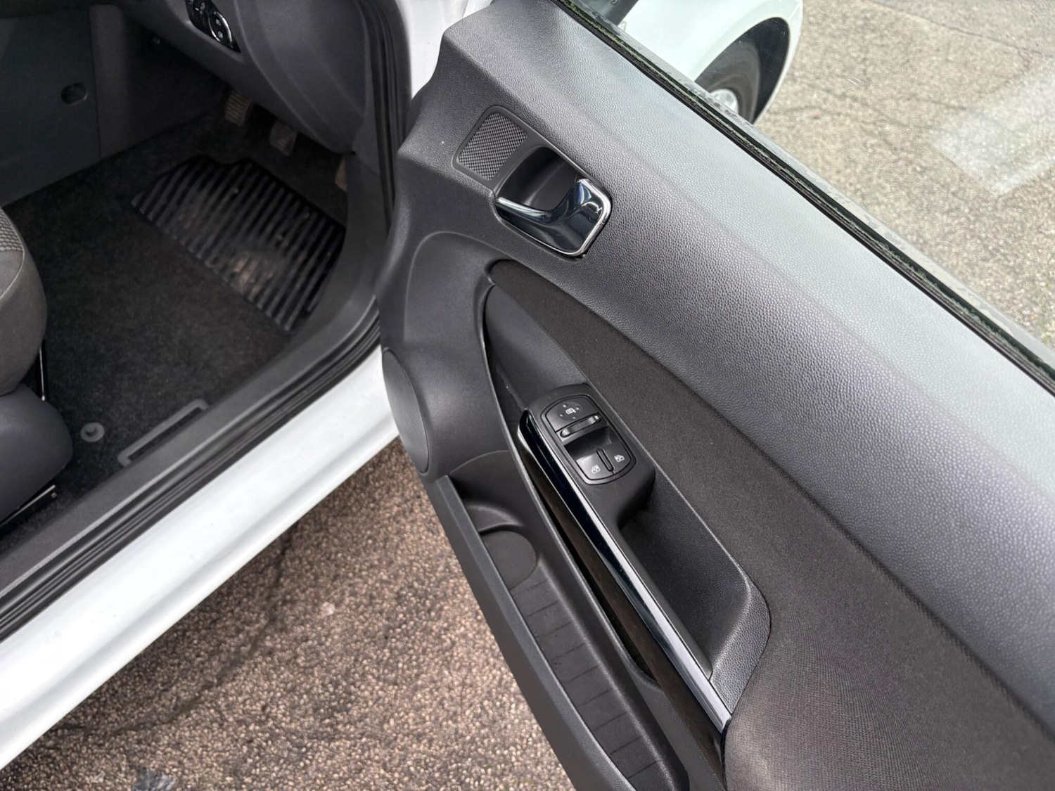 Used Vauxhall Corsa 2011 for sale - 76592266: Photo 47