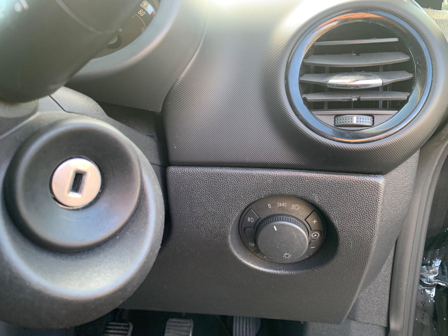 Used Vauxhall Corsa 2009 for sale - 77290630: Photo 34