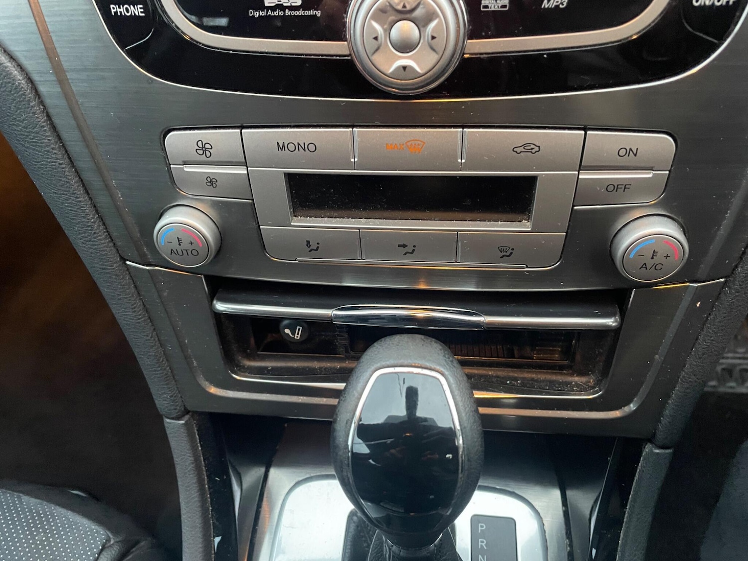 Used Ford Mondeo 2010 for sale - 76850476: Photo 18