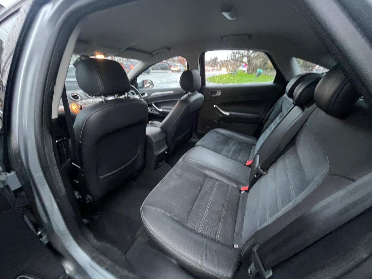 Used Ford Mondeo 2010 for sale - 76850476: Photo 28