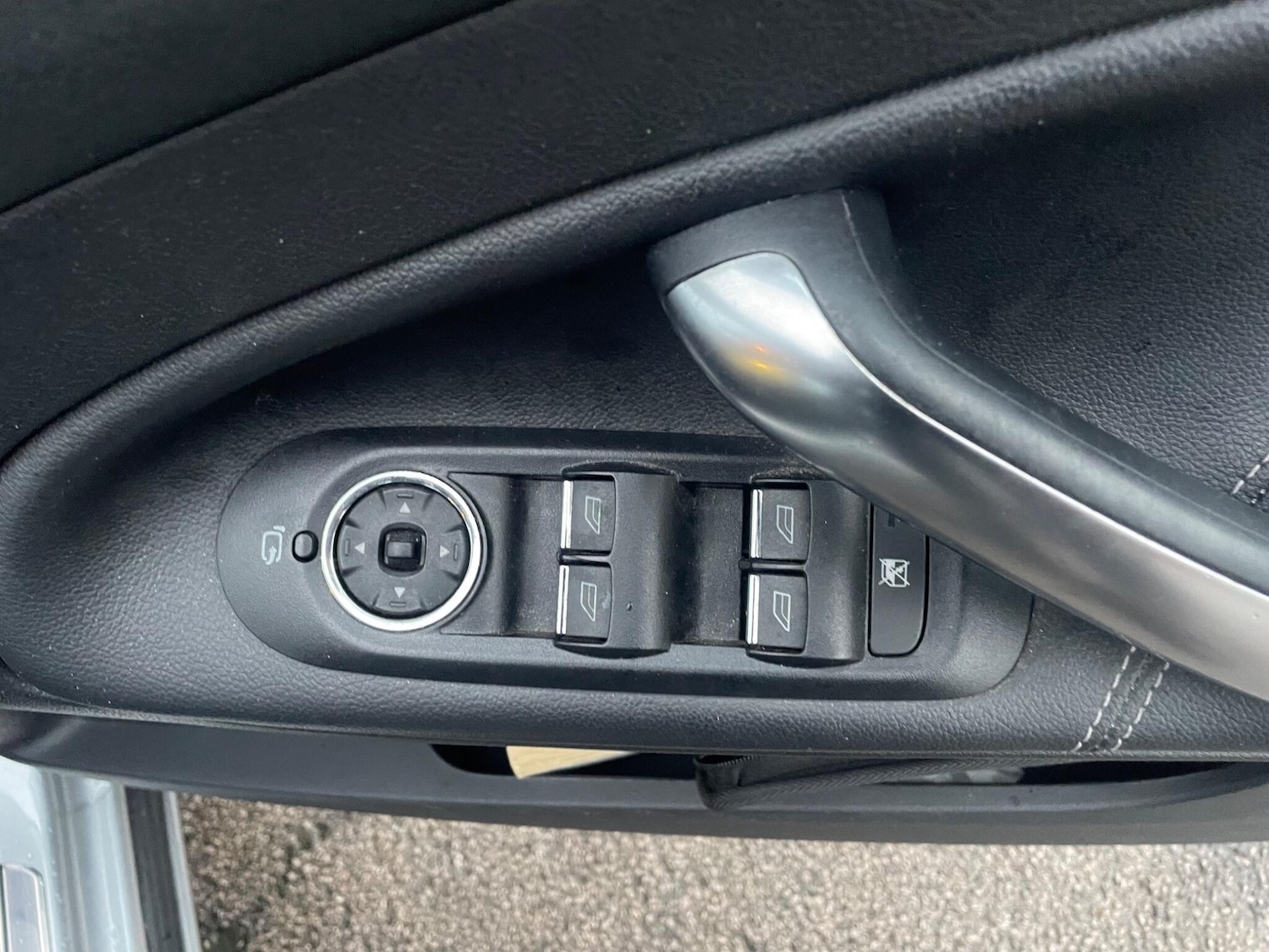 Used Ford Mondeo 2010 for sale - 76850476: Photo 35