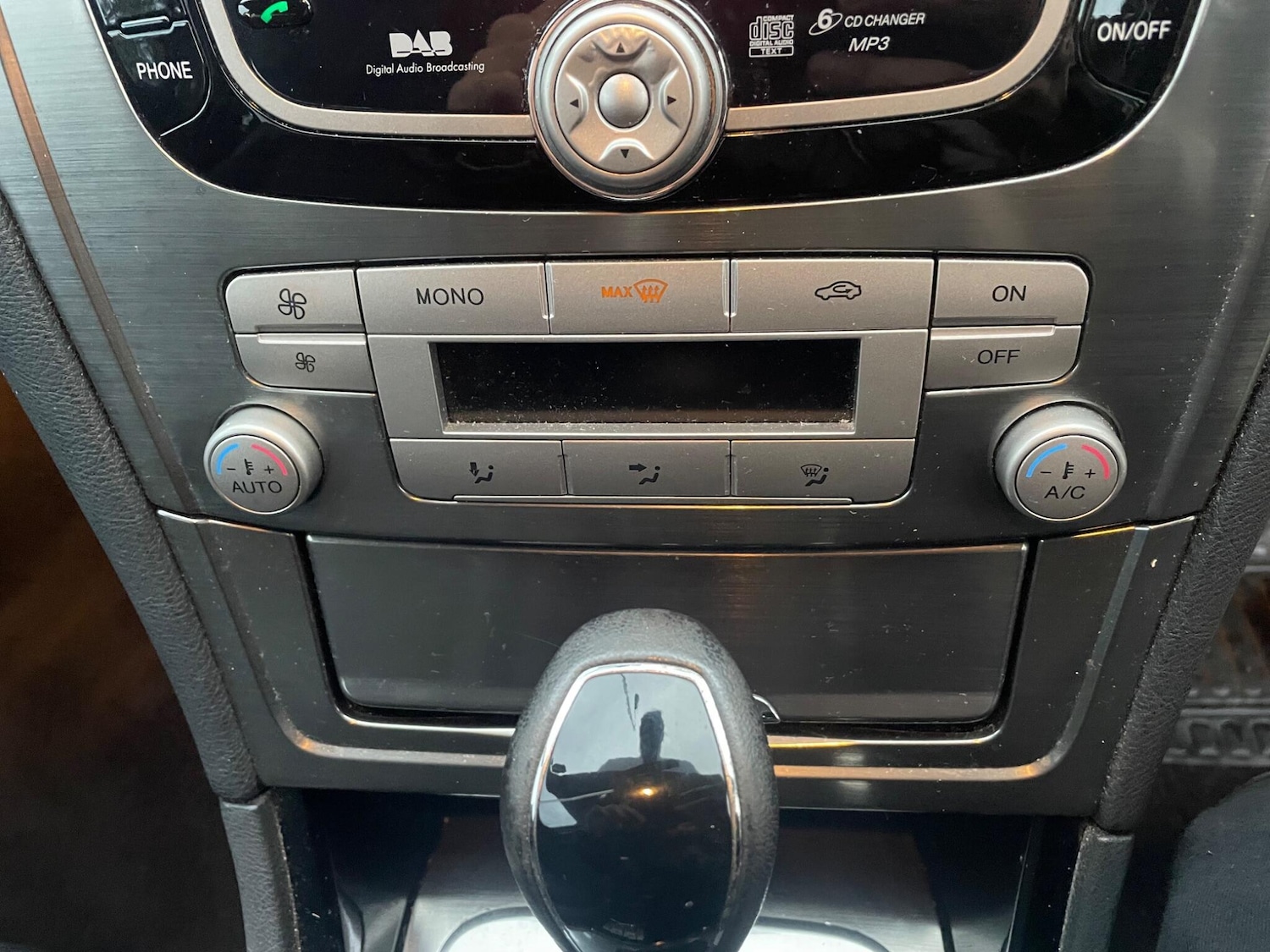 Used Ford Mondeo 2010 for sale - 76850476: Photo 74