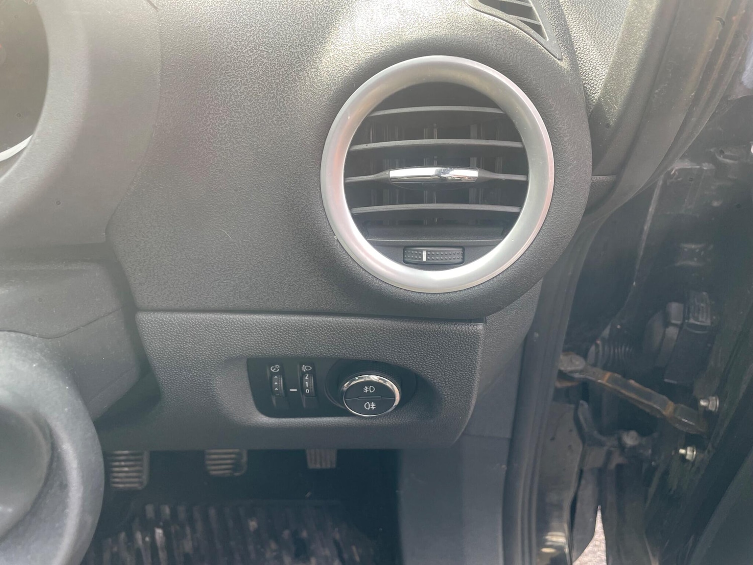 Used Vauxhall Corsa 2011 for sale - 77537417: Photo 28