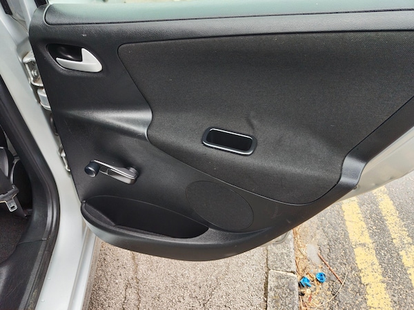 Used Peugeot 207 2010 for sale - 76214078: Photo 32