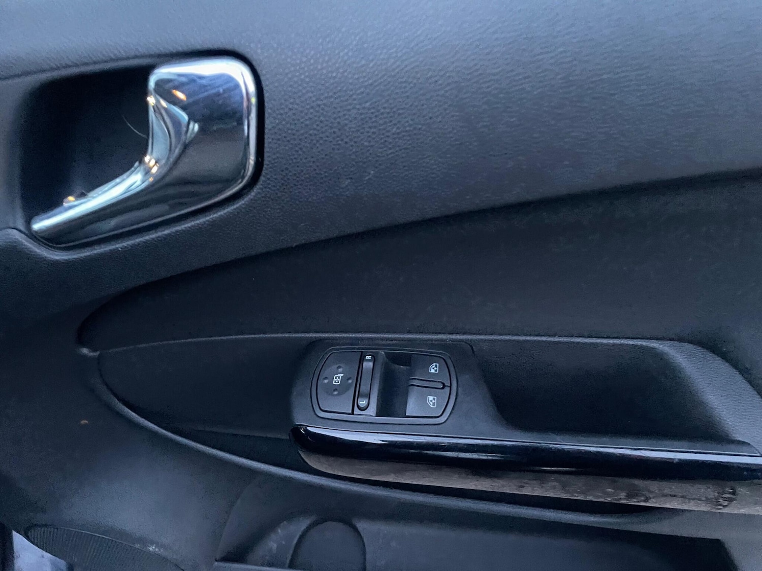 Used Vauxhall Corsa 2010 for sale - 77376983: Photo 25