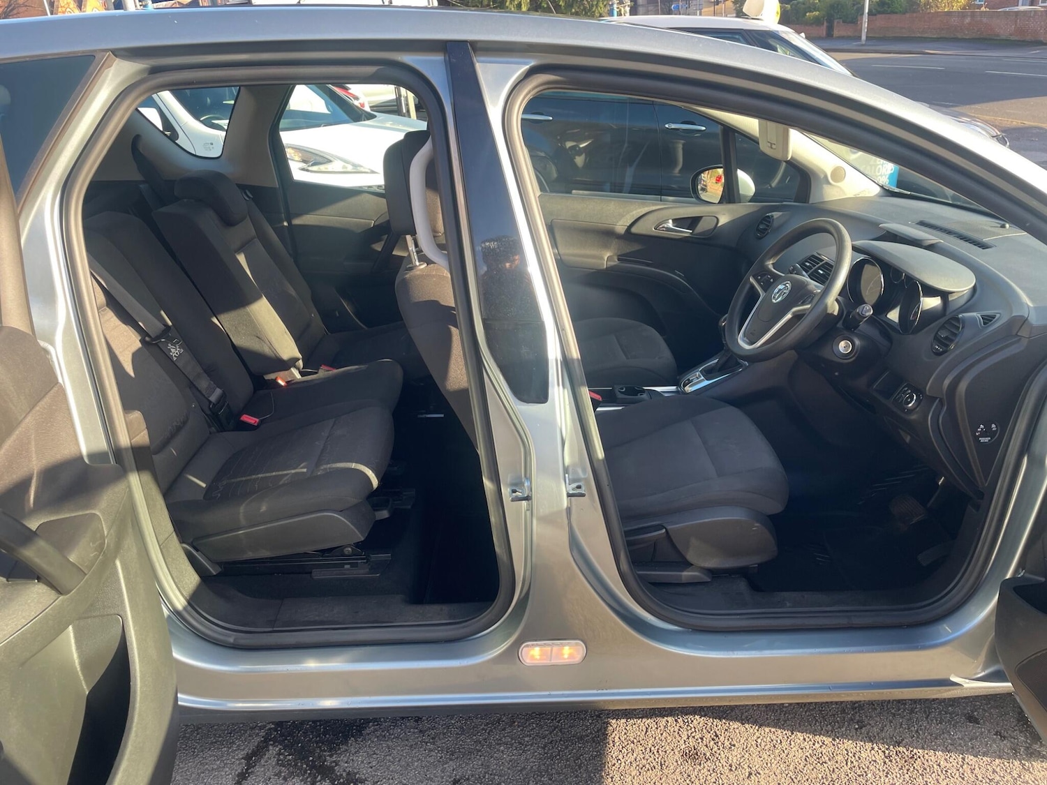 Used Vauxhall Meriva 2013 for sale - 76742845: Photo 52