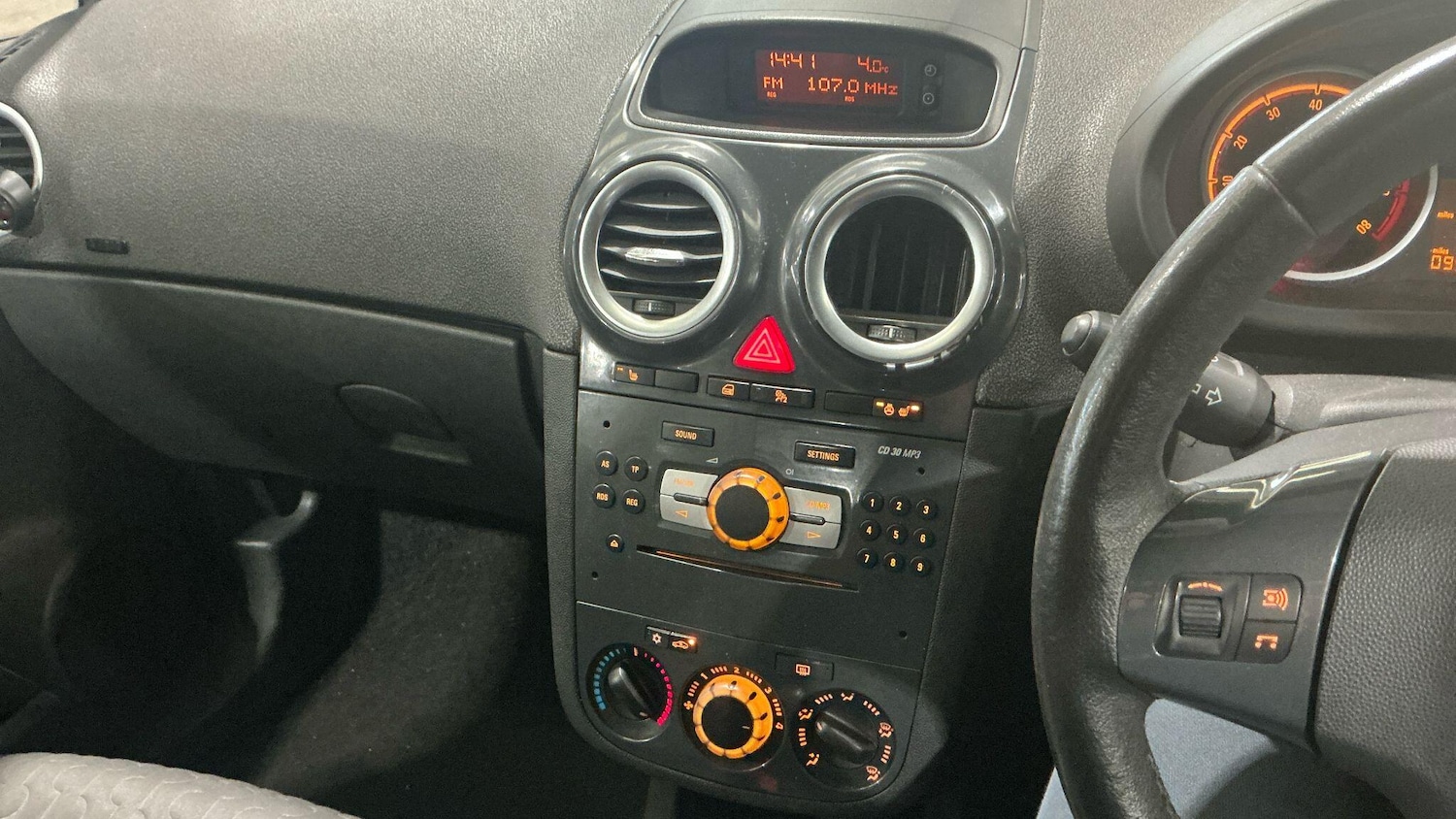 Used Vauxhall Corsa 2011 for sale - 77191529: Photo 18