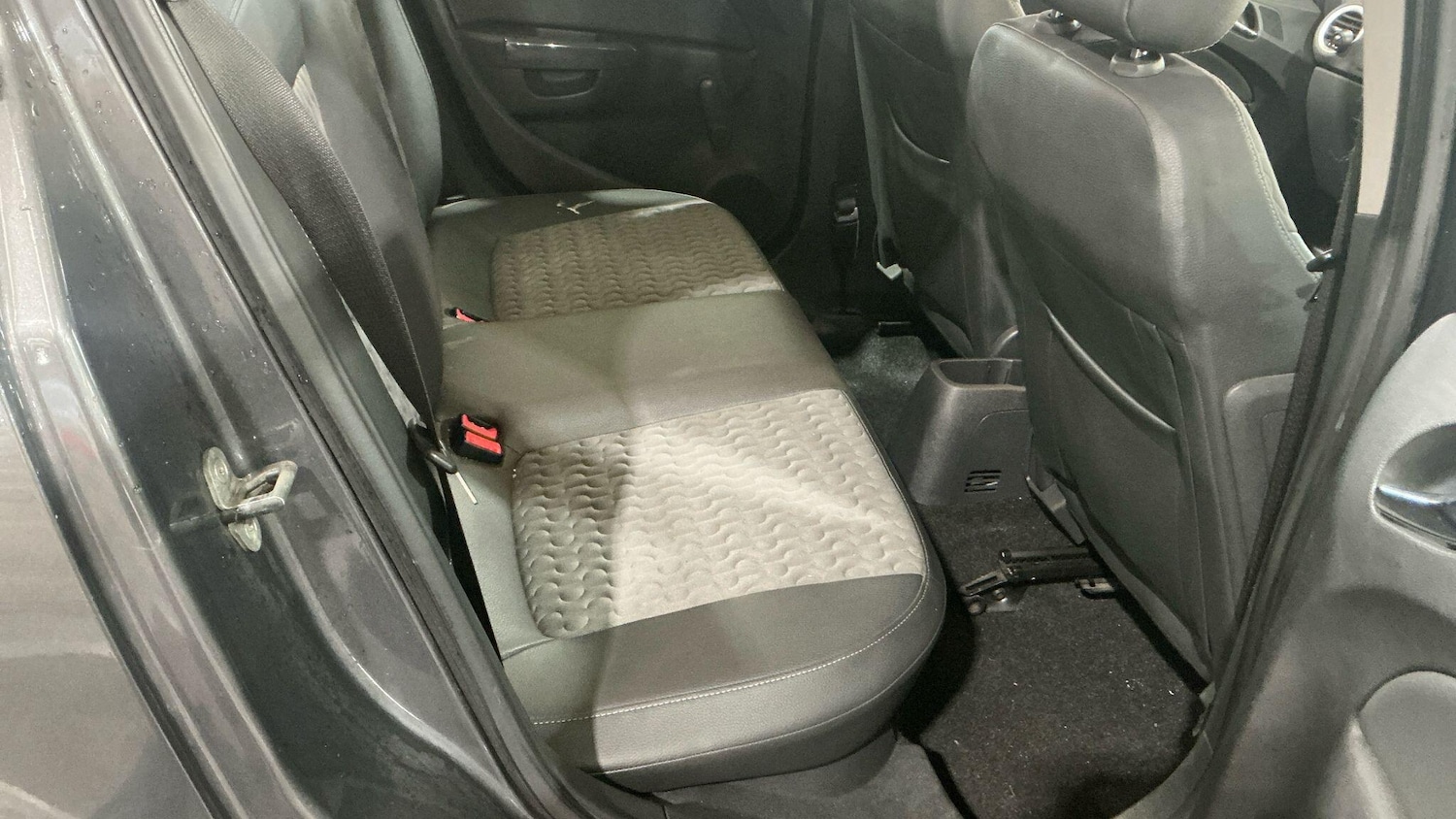 Used Vauxhall Corsa 2011 for sale - 77191529: Photo 23