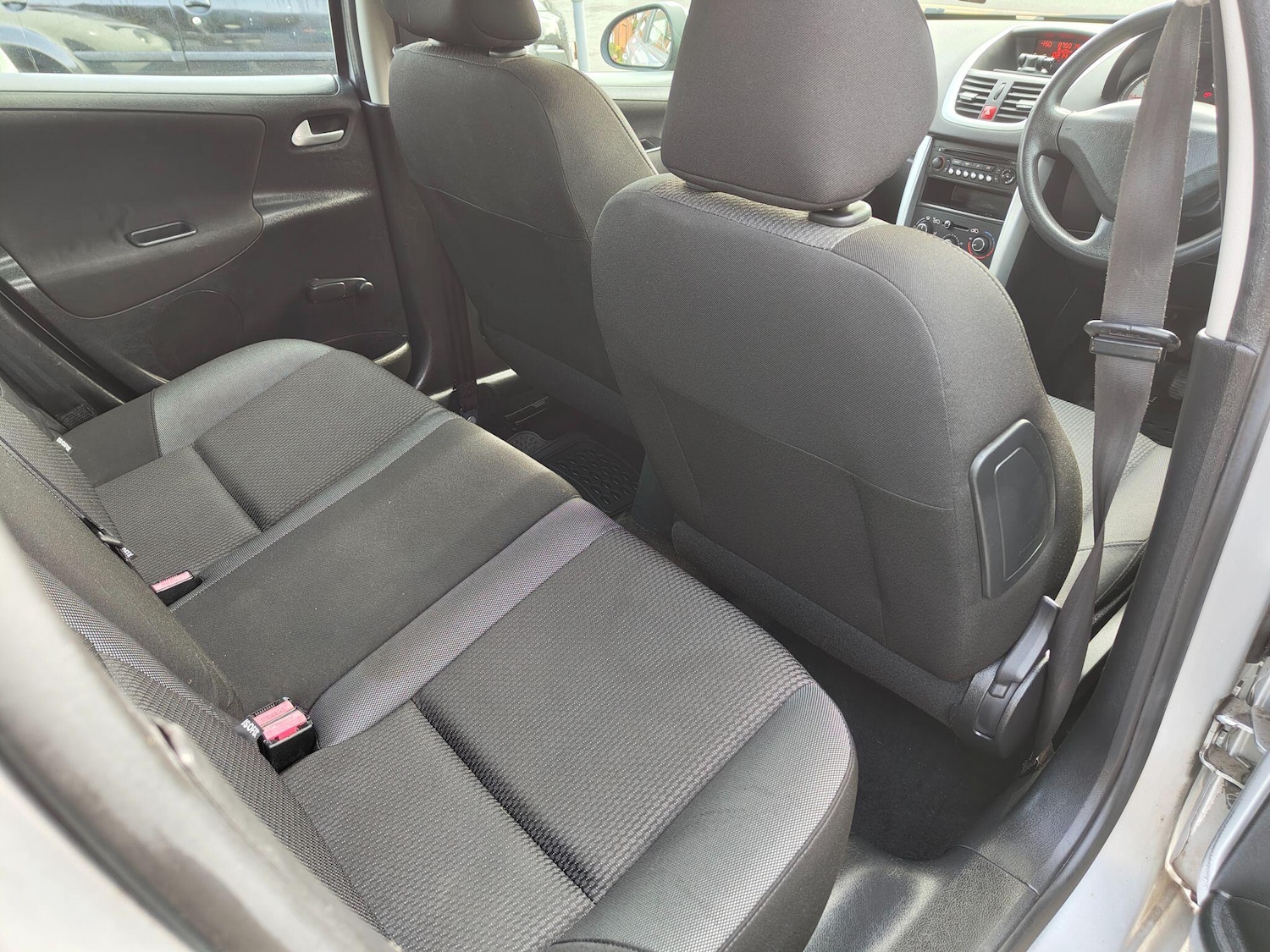 Used Peugeot 207 2011 for sale - 76424844: Photo 24