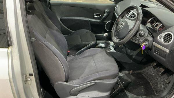 Used Renault Clio 2006 for sale - 77343870: Photo 16