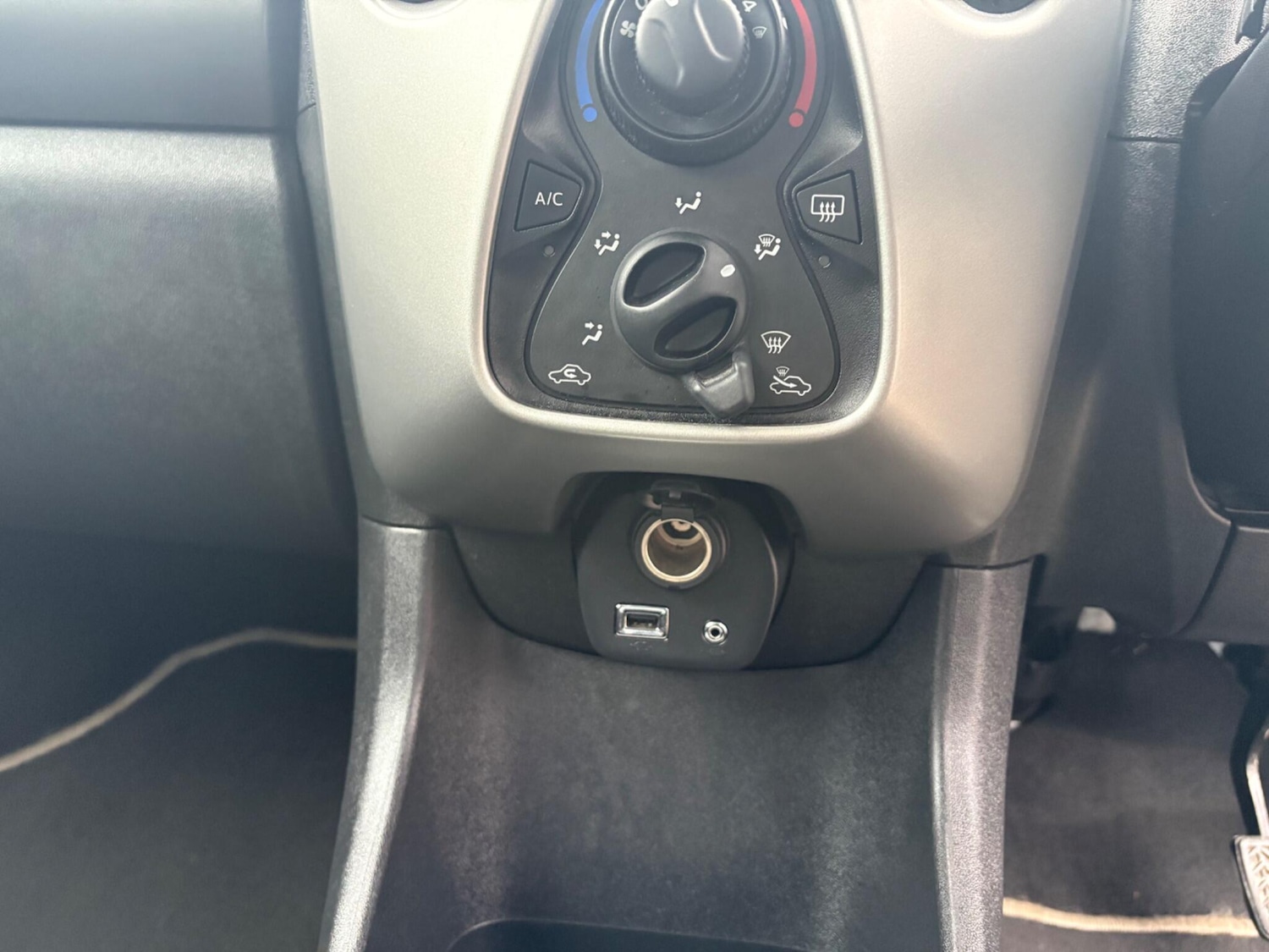 Used Toyota AYGO 2016 for sale - 76657088: Photo 33