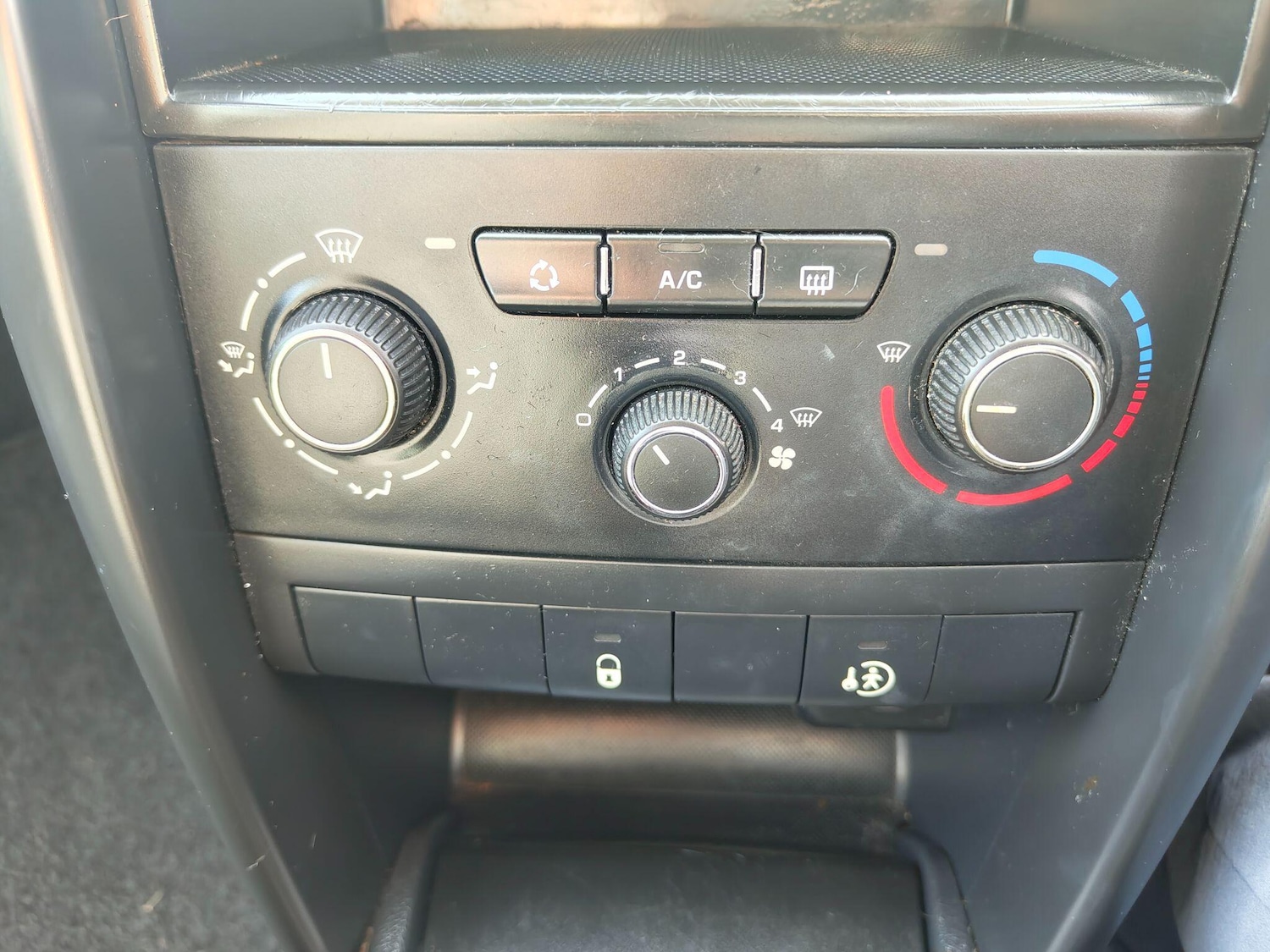 Used Peugeot 207 2010 for sale - 76325897: Photo 29