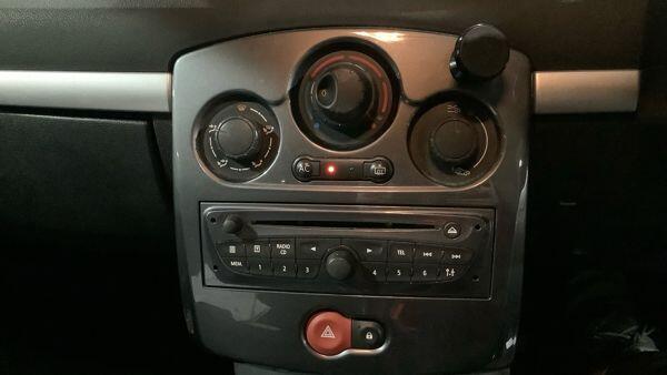 Used Renault Clio 2011 for sale - 77315507: Photo 14