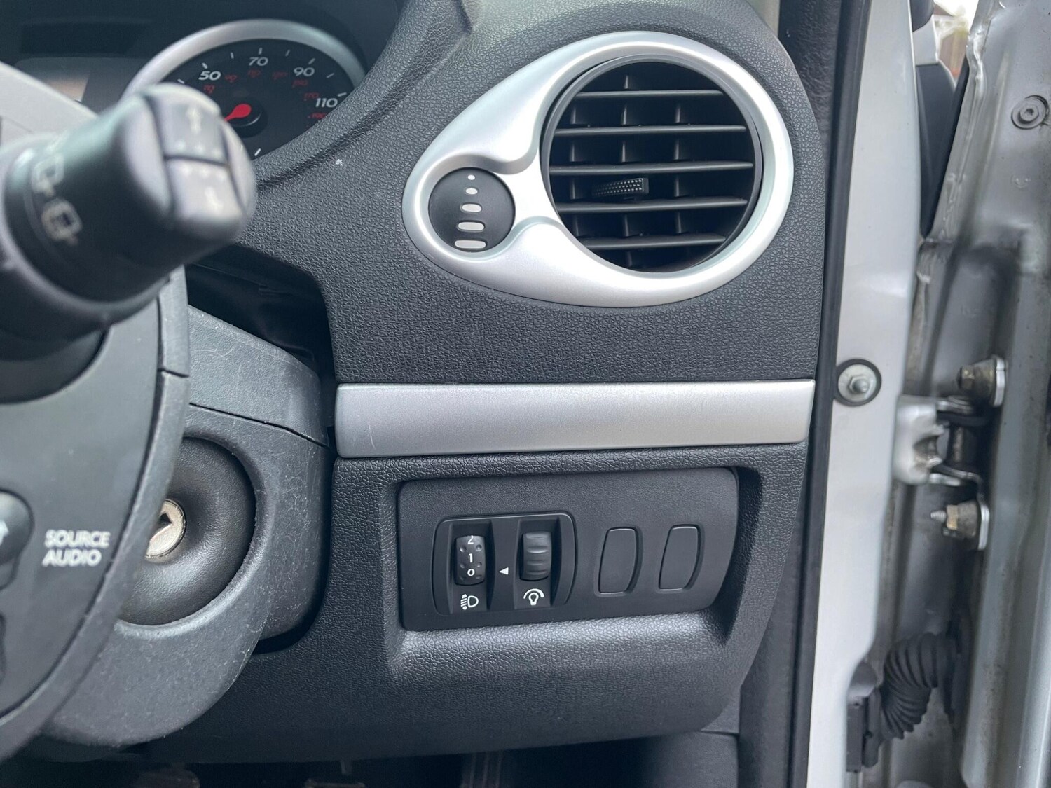 Used Renault Clio for sale - 77496251: Photo 24