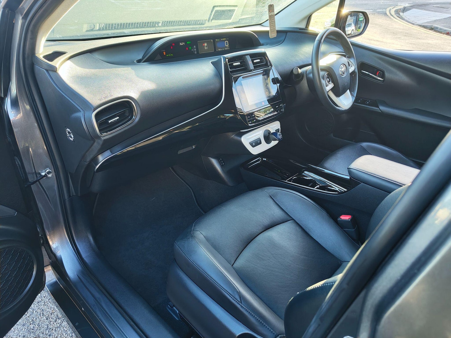 Used Toyota Prius 2018 for sale - 76360628: Photo 18