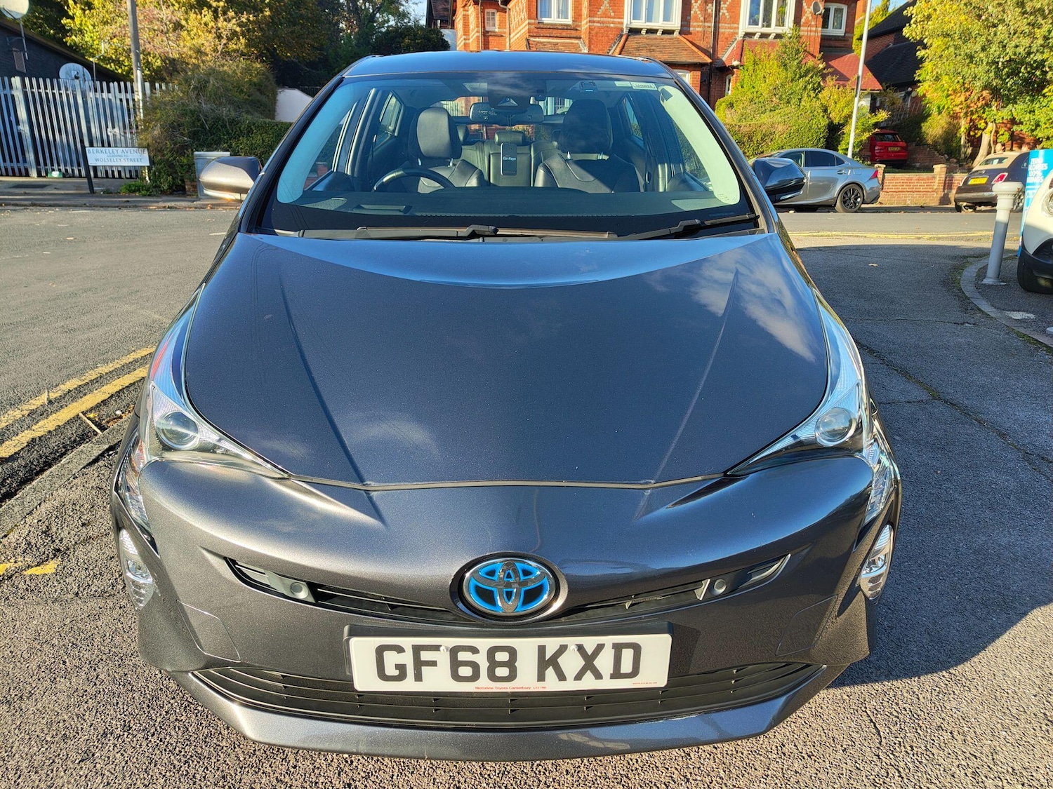 Used Toyota Prius 2018 for sale - 76360628: Photo 2
