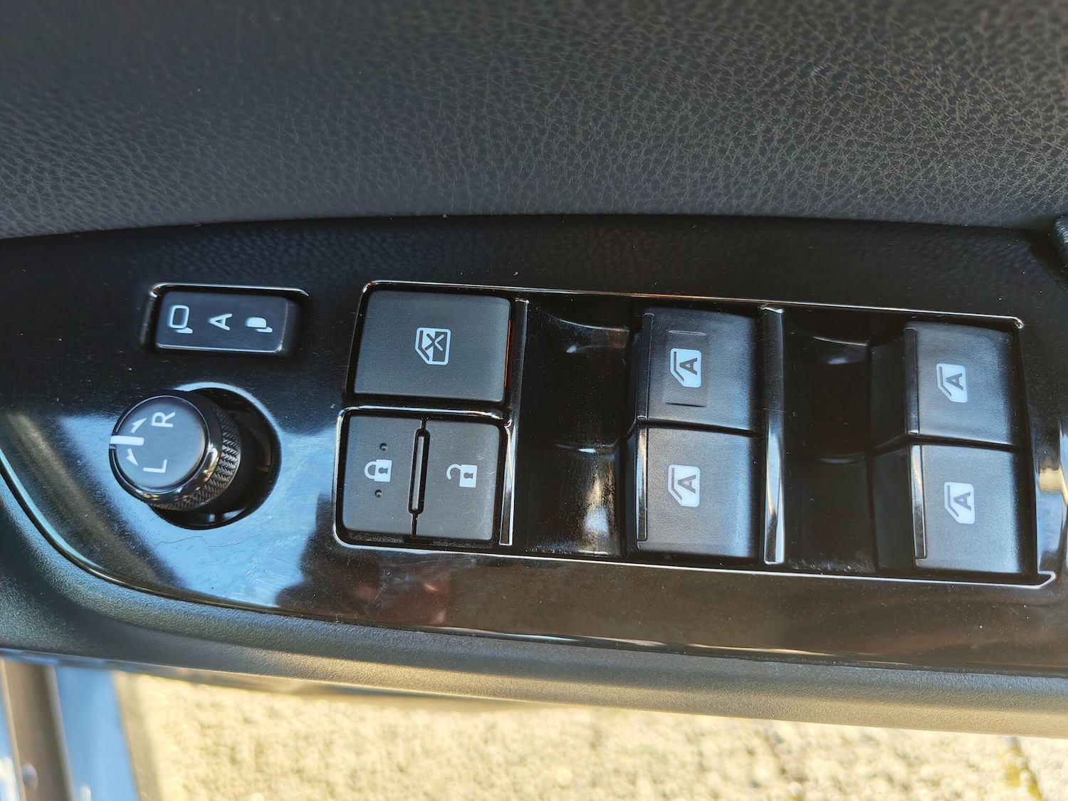Used Toyota Prius 2018 for sale - 76360628: Photo 28