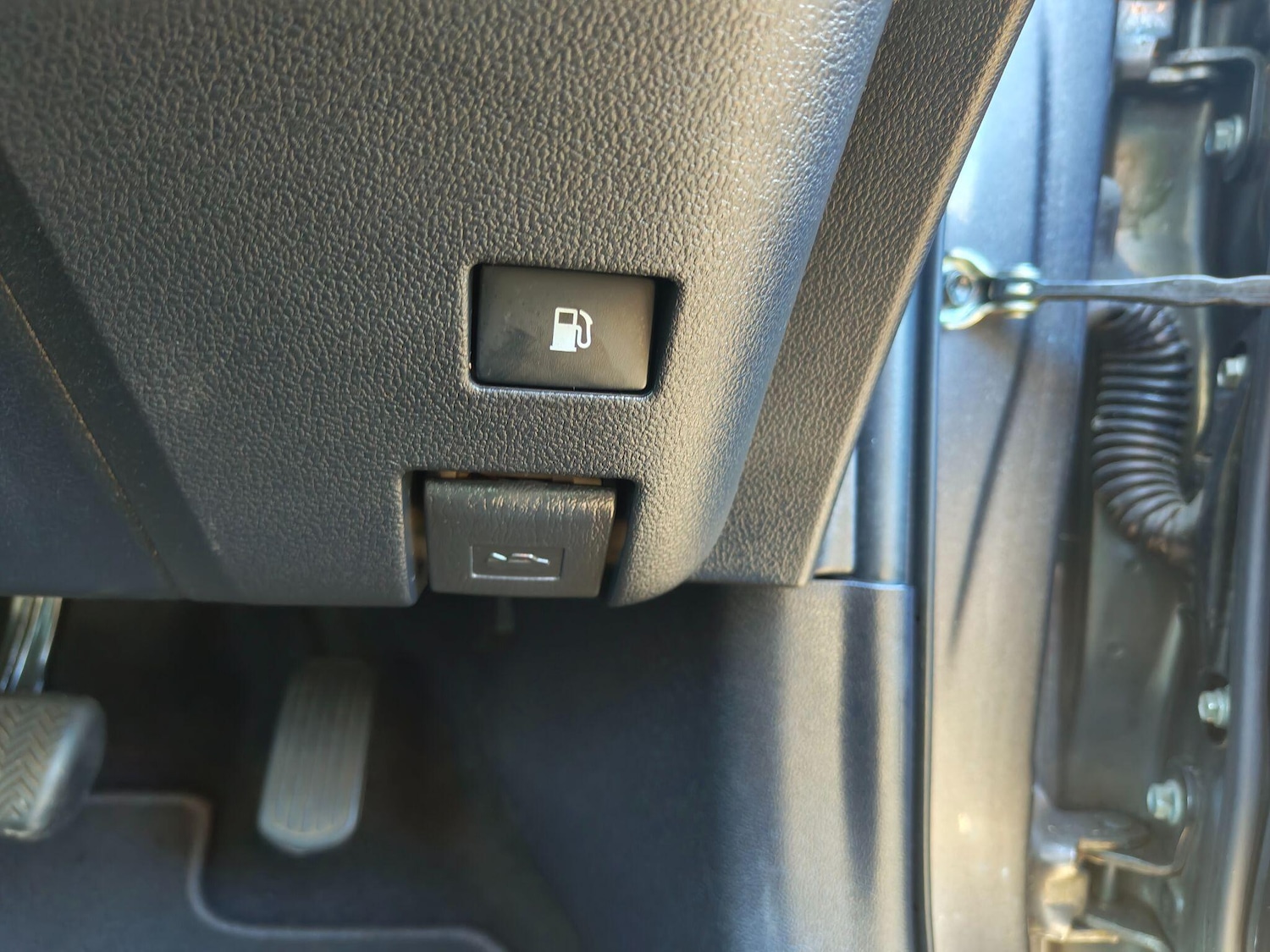 Used Toyota Prius 2018 for sale - 76360628: Photo 29